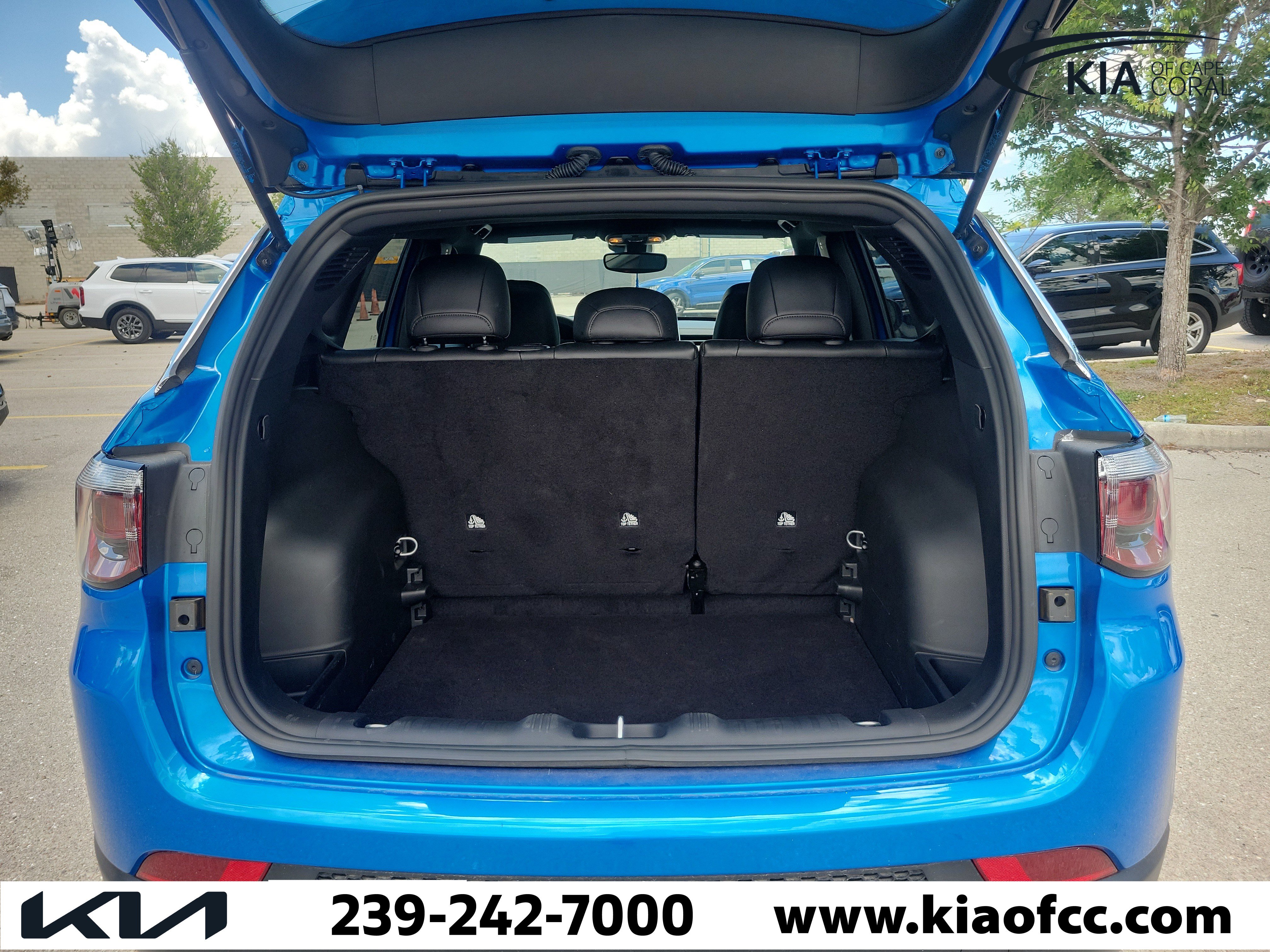 Used 2025 Jeep Compass Latitude AWD/4WD image 10