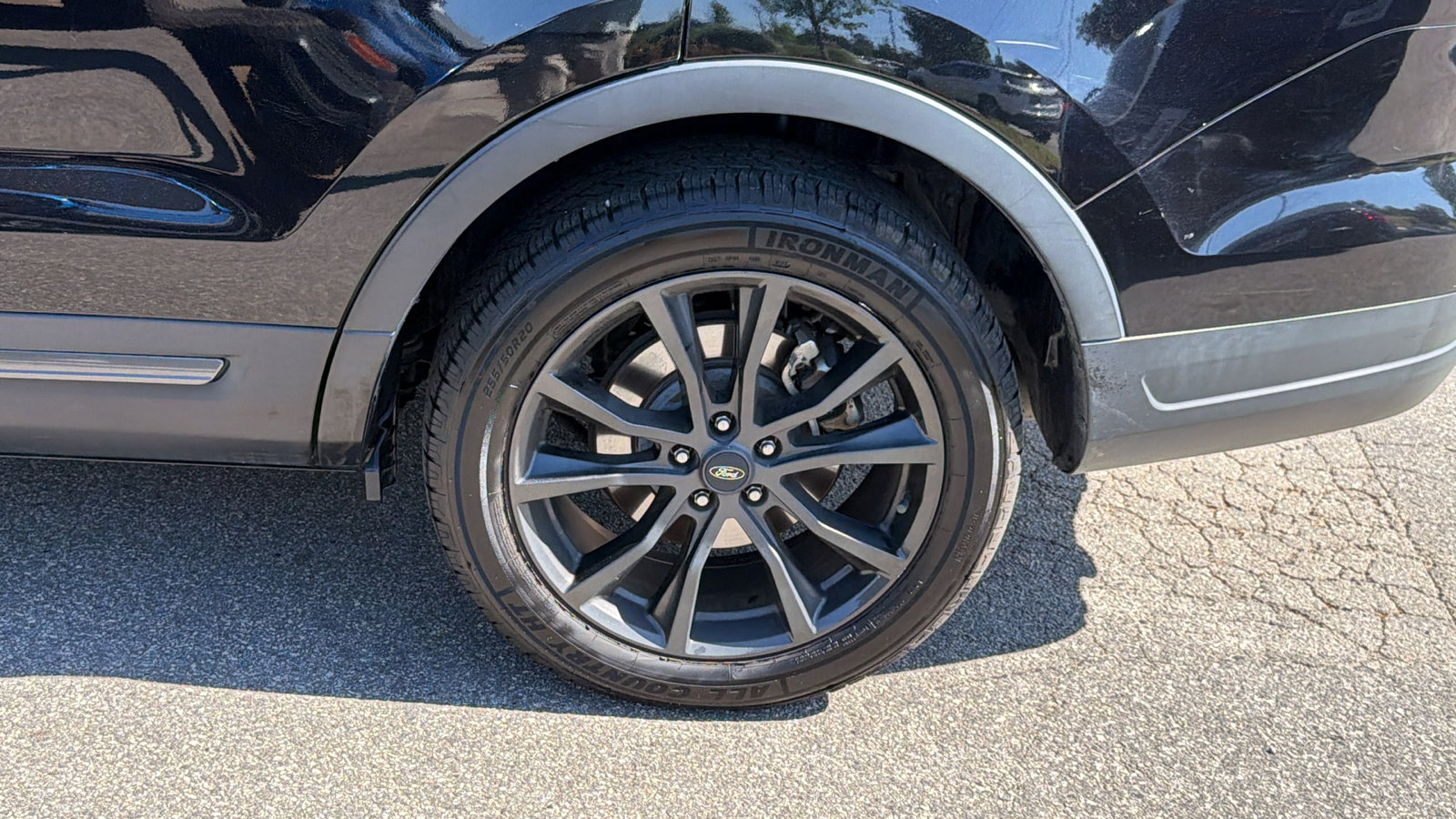 Used 2019 Ford Explorer XLT w/ Equipment Group 202A image 12