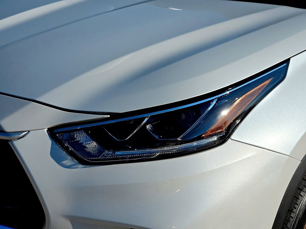 Used 2023 Toyota Highlander Bronze Edition image 3