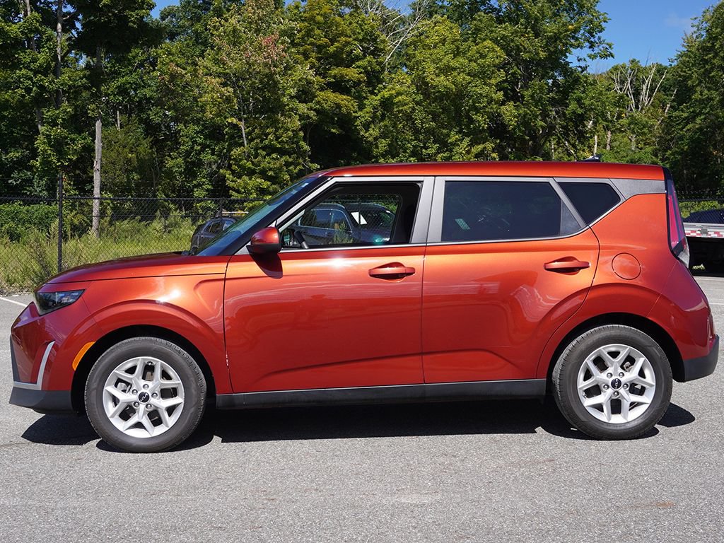 Used 2025 Kia Soul LX w/ LX Technology Package FWD image 15