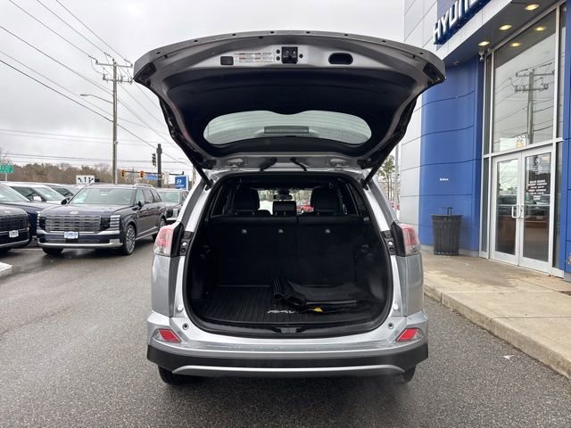 Used 2017 Toyota RAV4 SE image 54