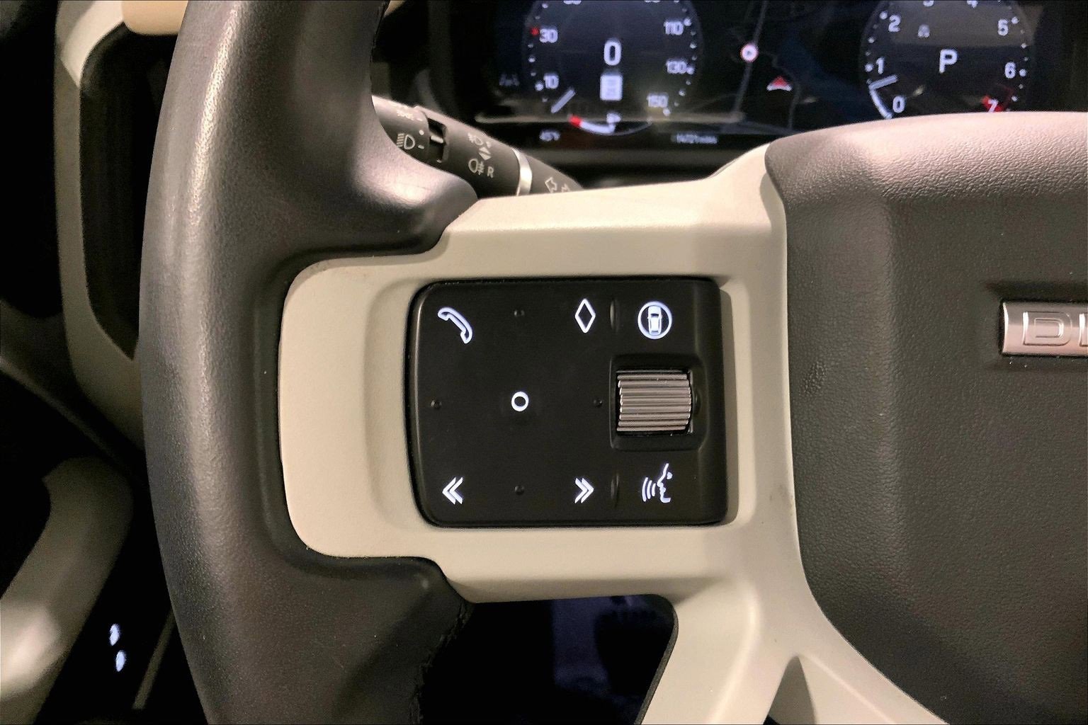 Used 2024 Land Rover Defender 110 S image 23