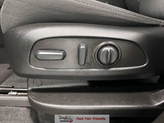 Used 2023 Chevrolet Traverse LT image 29