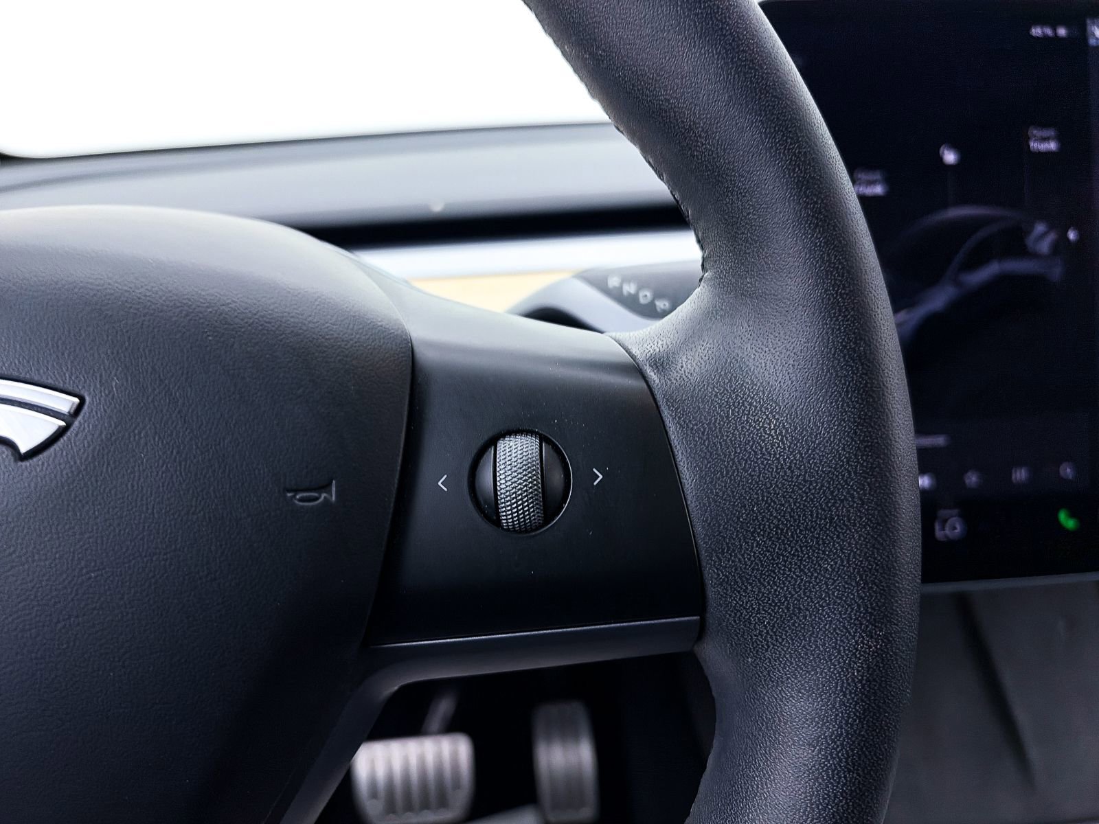 Used 2023 Tesla Model Y Performance image 25