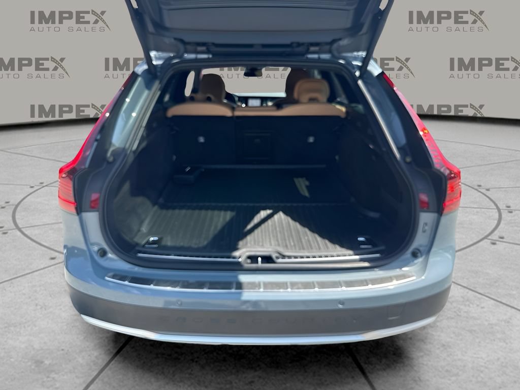 Used 2023 Volvo V90 B6 Cross Country Ultimate AWD/4WD image 20
