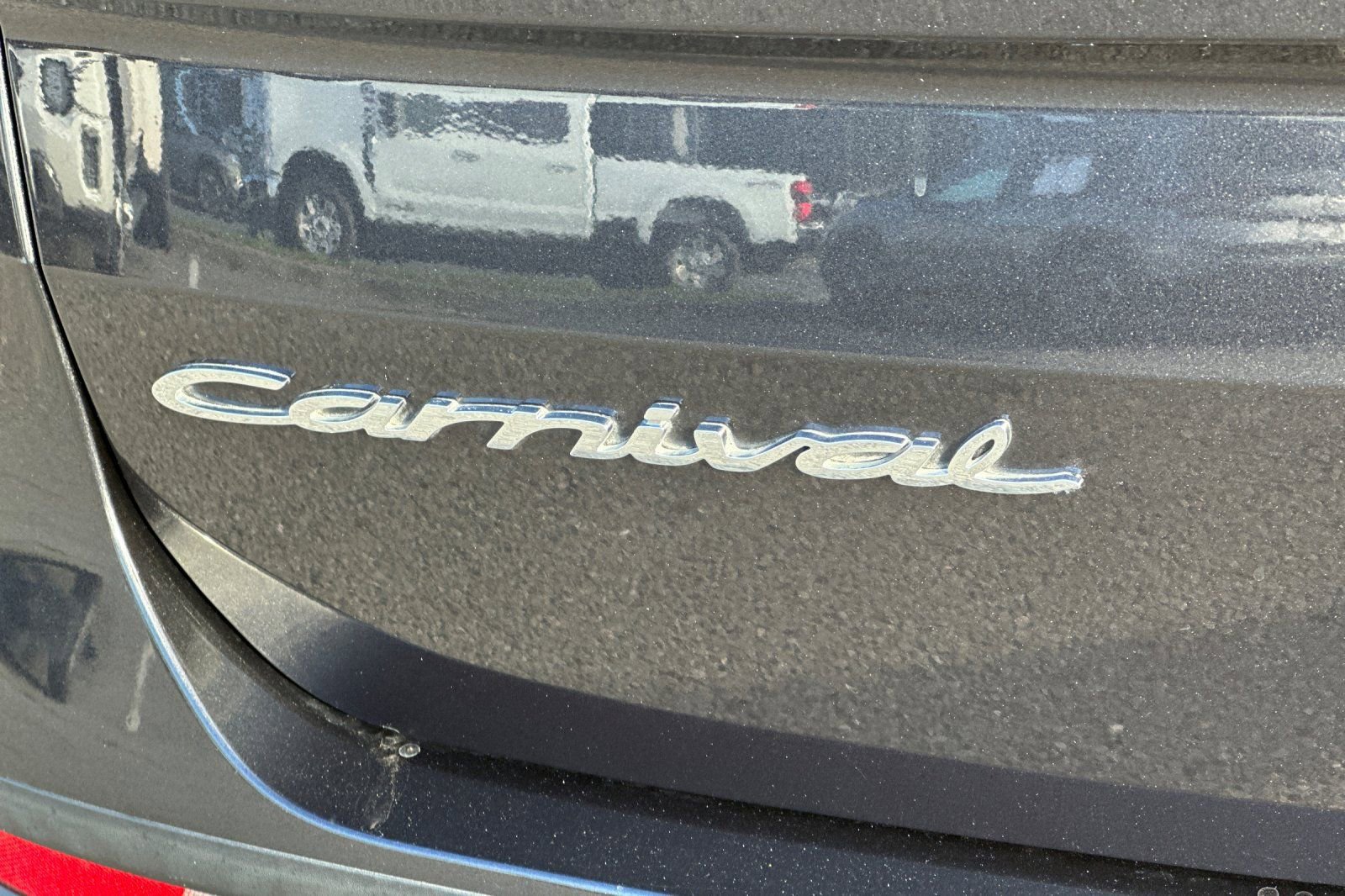 Used 2022 Kia Carnival LX image 32