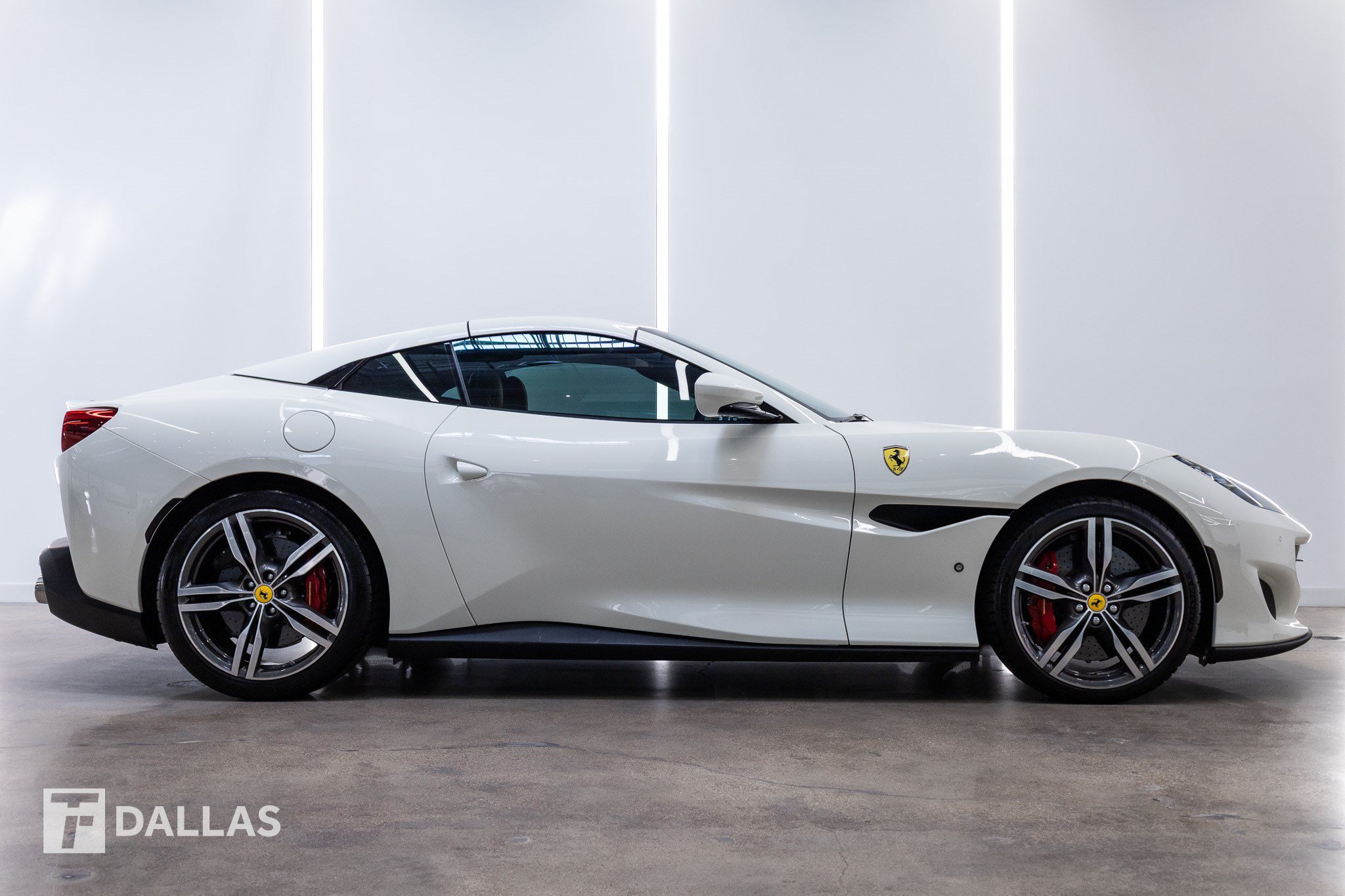 Used 2020 Ferrari Portofino RWD image 14