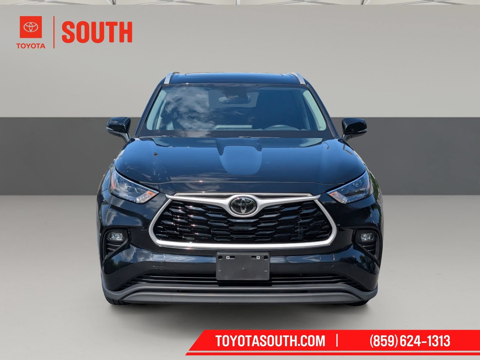 Used 2025 Toyota Highlander XLE AWD/4WD image 4