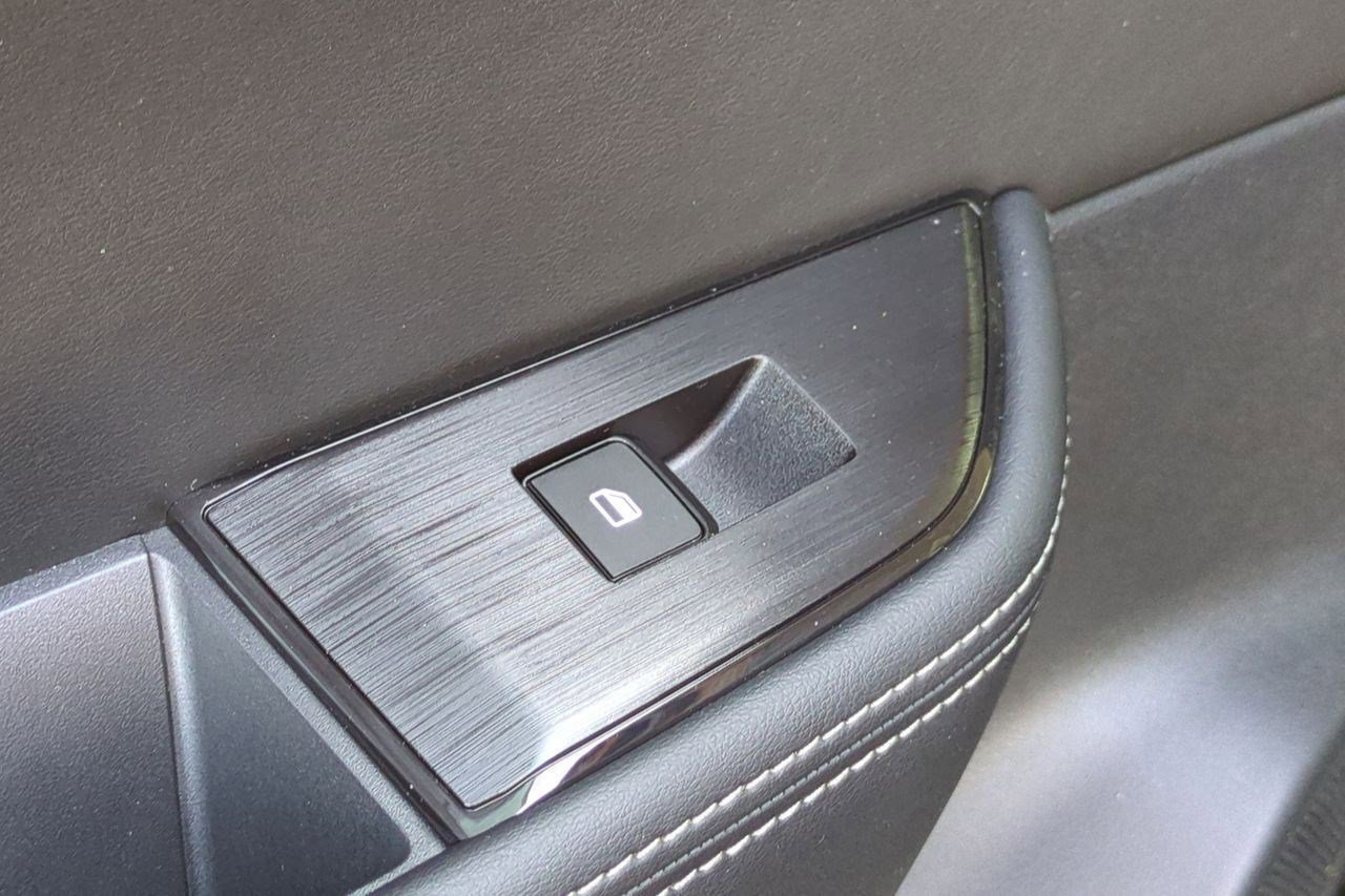 Certified 2024 Nissan Rogue SV FWD image 29