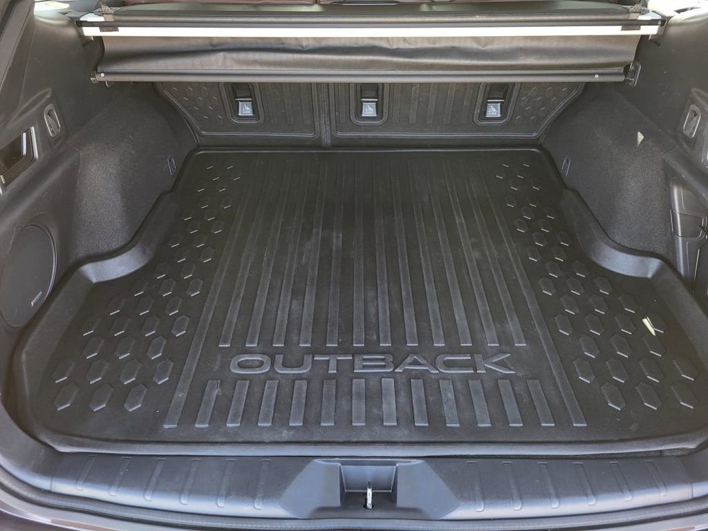 Used 2020 Subaru Outback Touring w/ Popular Package #2 image 12
