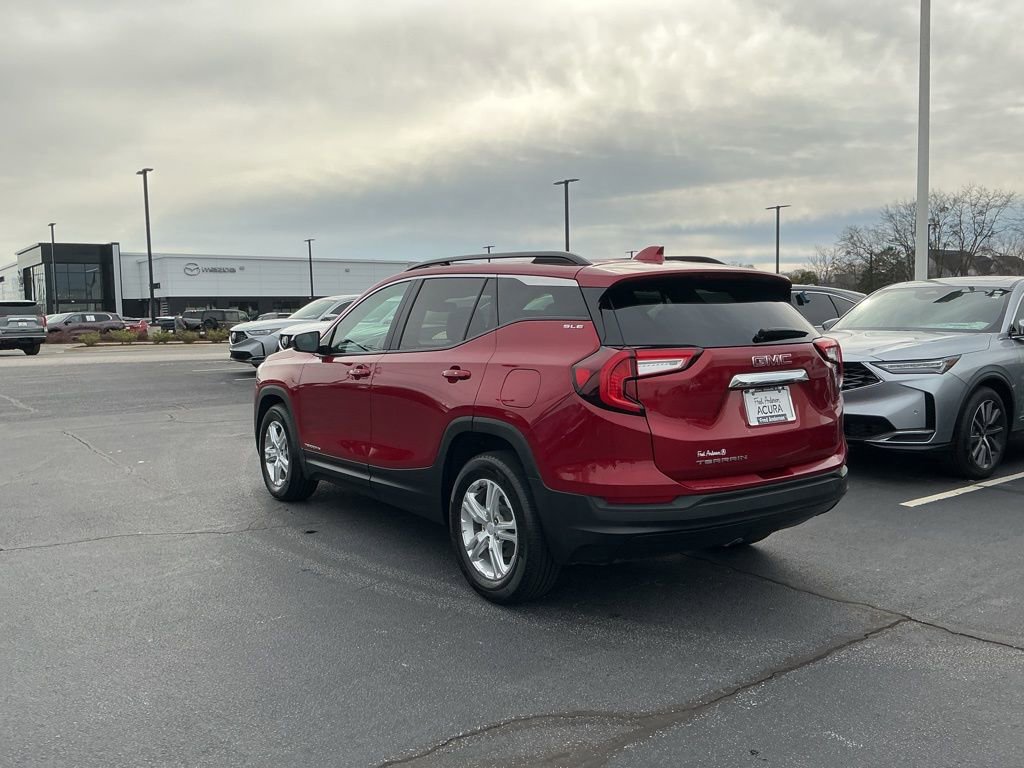 Used 2024 GMC Terrain SLE w/ Driver Convenience Package image 3