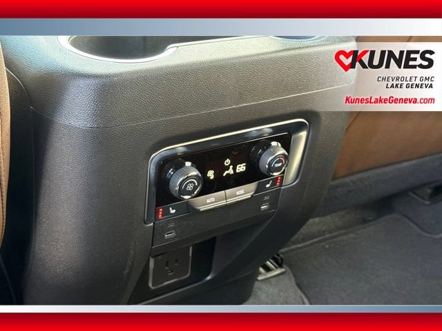 New 2026 Chevrolet Suburban High Country w/ Sun And Tow Package AWD/4WD image 29