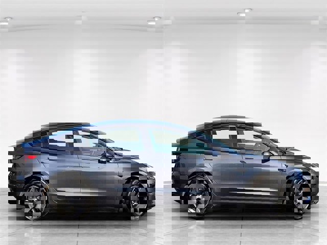 Used 2023 Tesla Model 3 Standard Range image 3