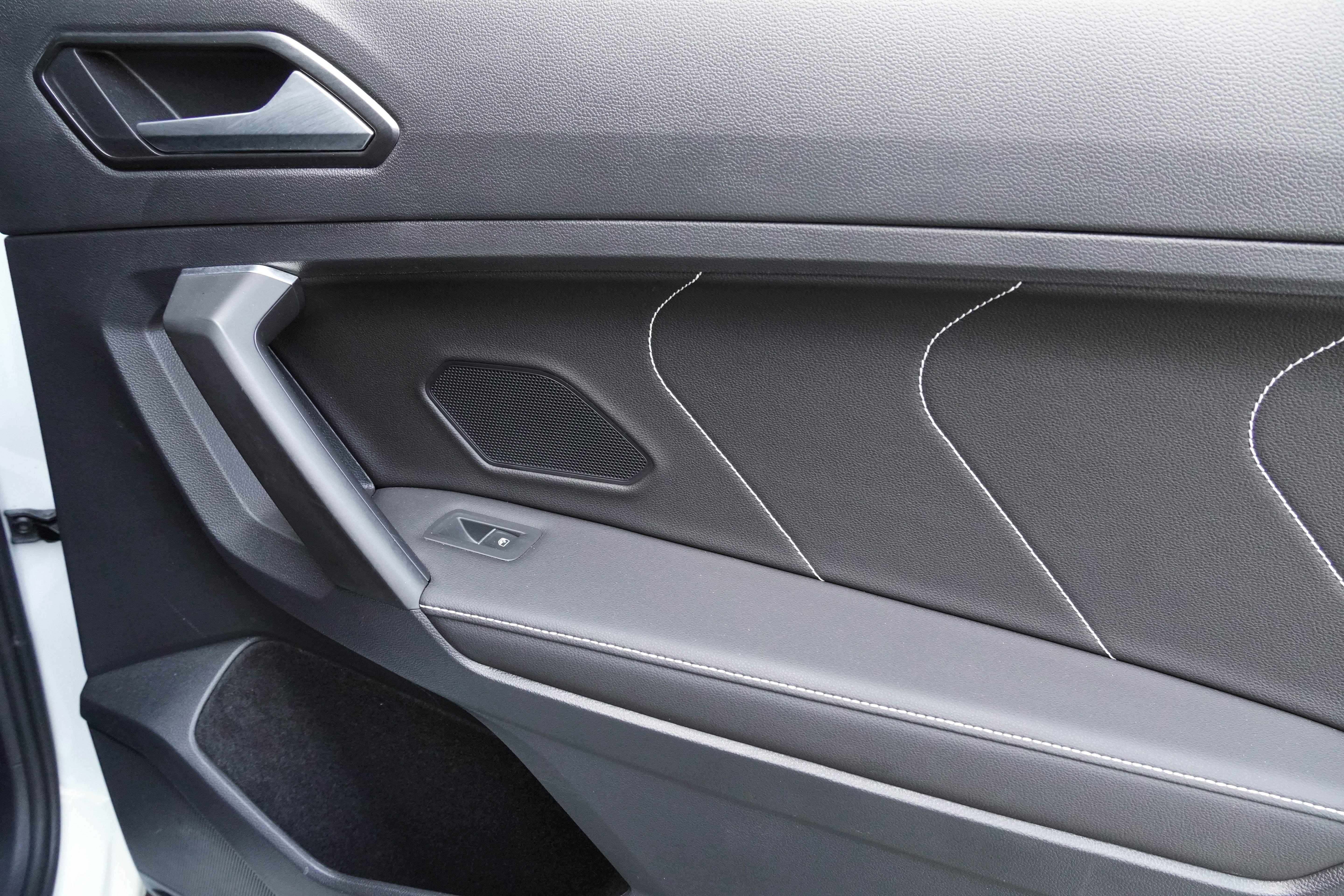 Used 2022 Volkswagen Tiguan SE R-Line AWD/4WD image 32