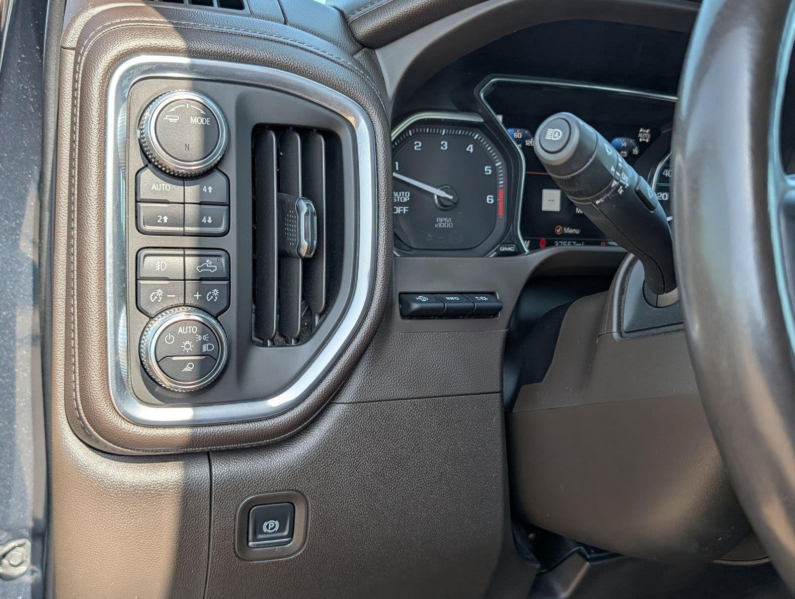Used 2021 GMC Sierra 1500 Denali w/ Technology Package AWD/4WD image 17