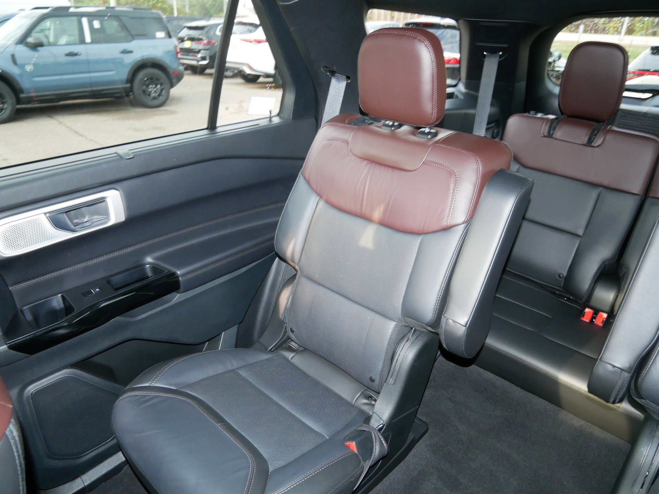 Certified 2022 Ford Explorer Platinum w/ Equipment Group 601A image 13