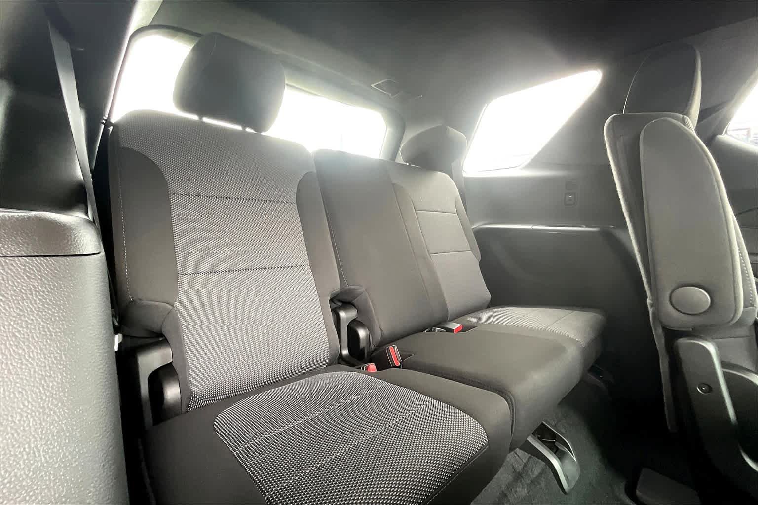 Used 2023 Chevrolet Traverse LT FWD image 27
