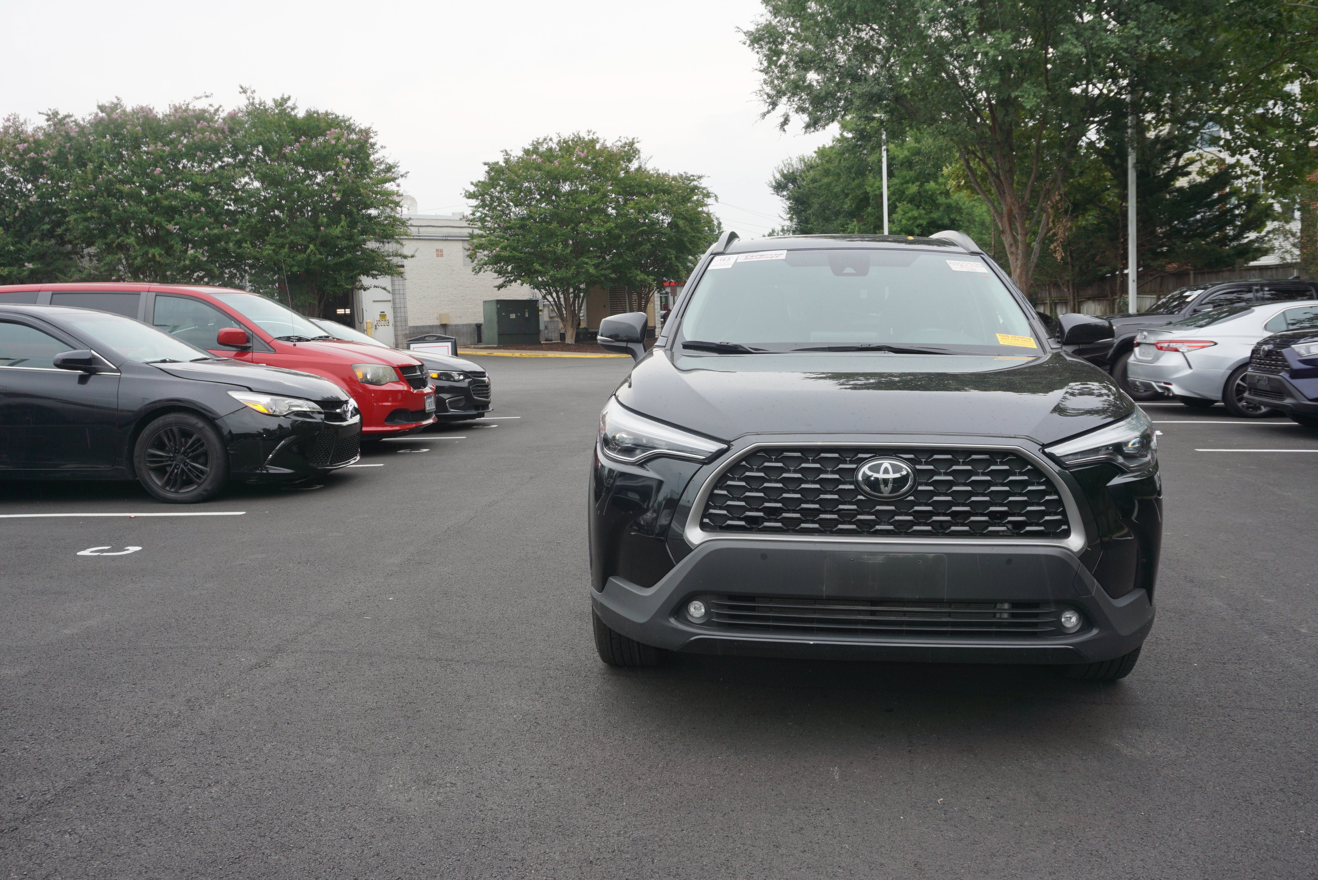 Used 2022 Toyota Corolla Cross XLE w/ Convenience Package AWD/4WD image 2