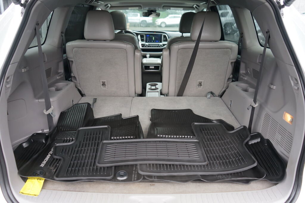 Used 2017 Toyota Highlander XLE image 24