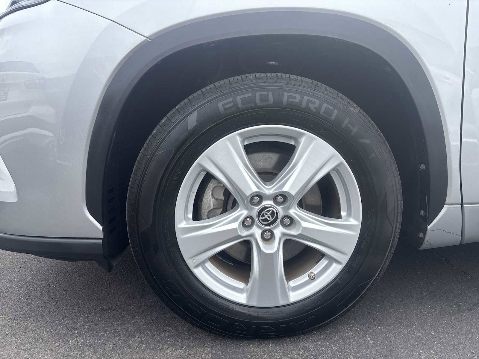 Used 2023 Toyota Highlander L image 18