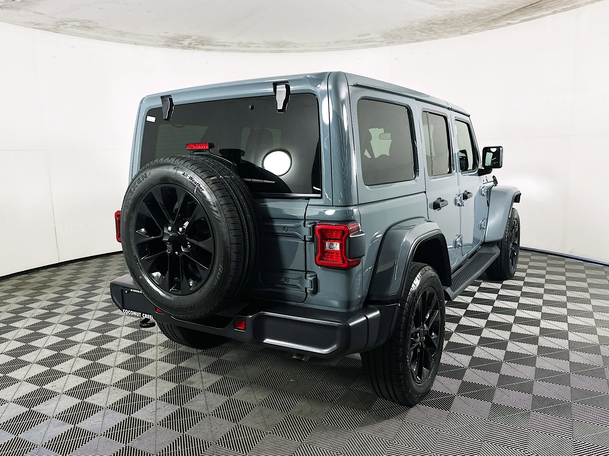 Used 2025 Jeep Wrangler Sahara image 3