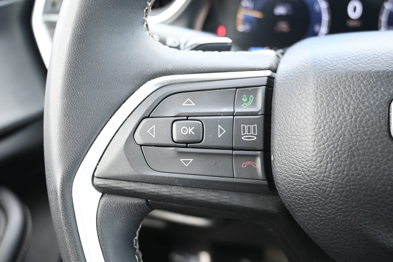 Used 2023 Jeep Grand Cherokee L Laredo image 12