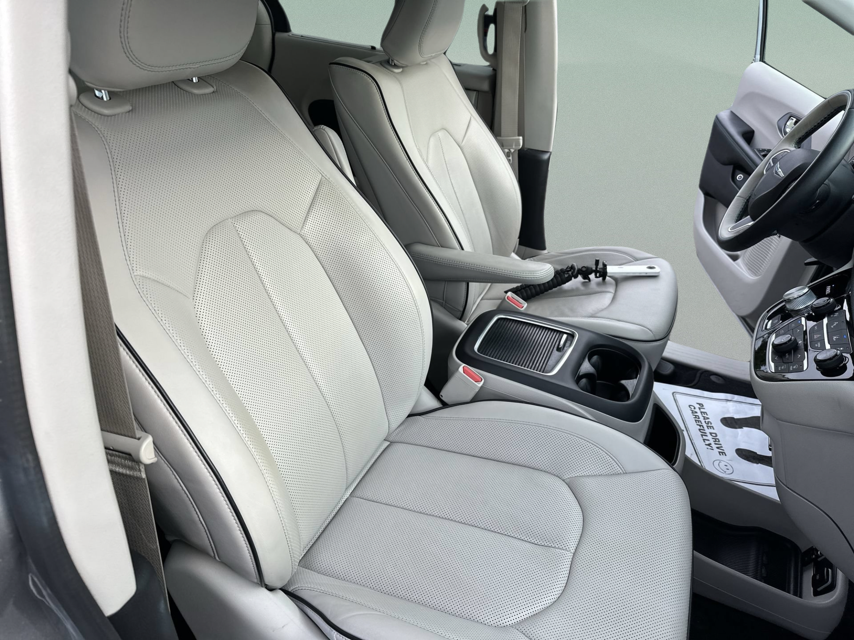 Used 2018 Chrysler Pacifica Limited w/ Advanced Safetytec Group FWD image 23