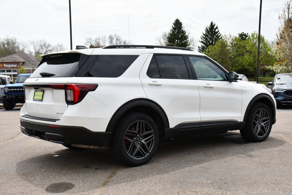 Used 2025 Ford Explorer ST-Line w/ ST-Line Street Pack AWD/4WD image 6