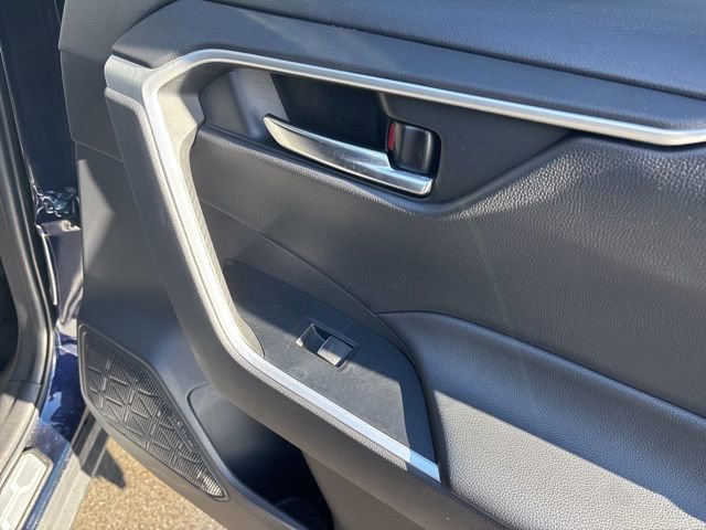 Used 2022 Toyota RAV4 XLE Premium image 14