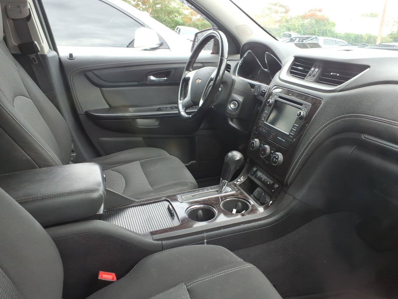 Used 2017 Chevrolet Traverse LT w/ Style and Technology Package AWD/4WD image 4