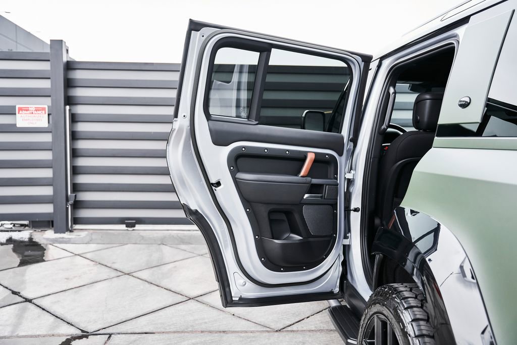 Used 2023 Land Rover Defender 110 X image 33