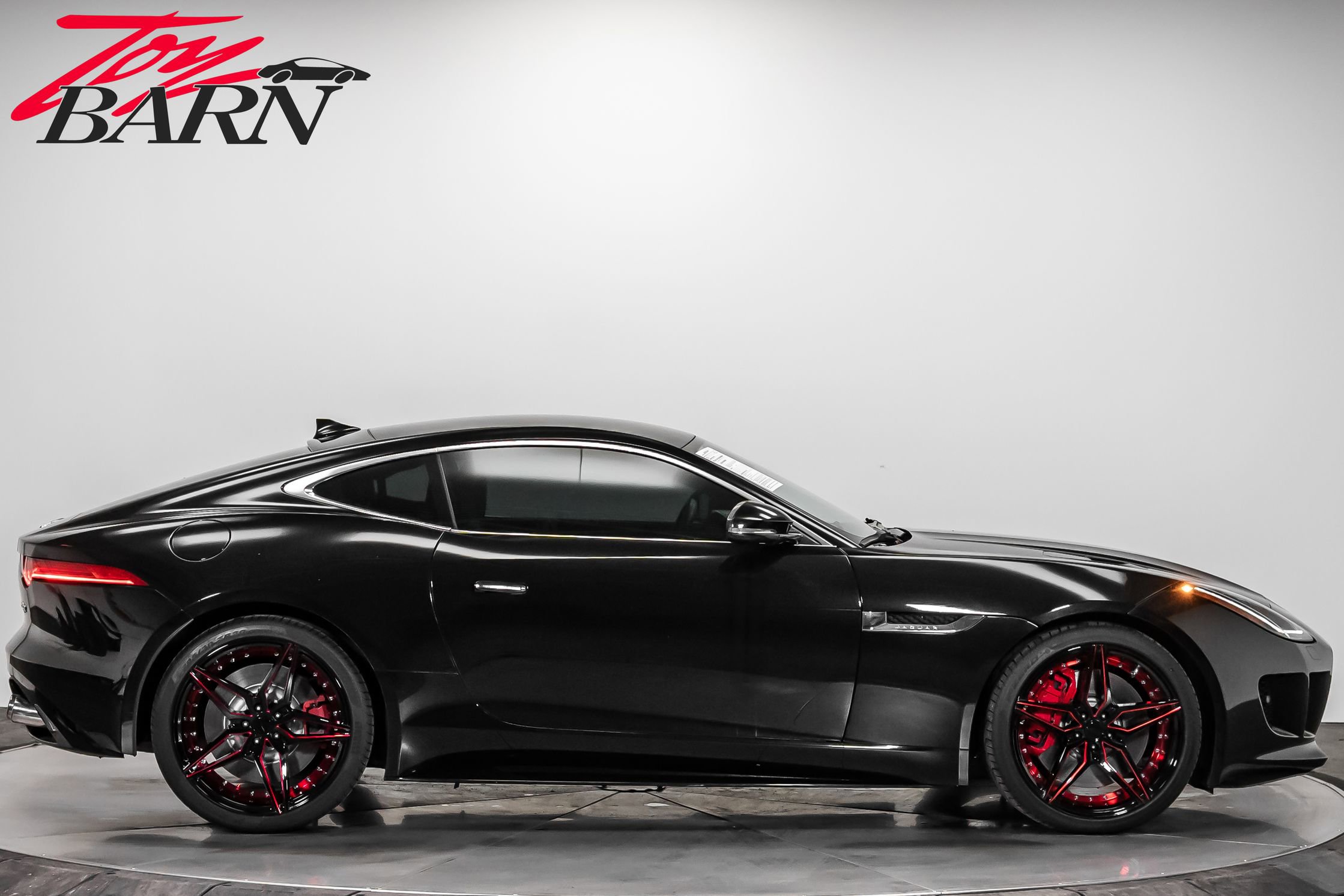 Used 2016 Jaguar F-TYPE R image 6