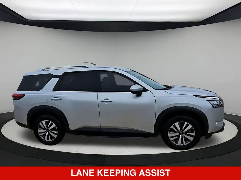 Used 2023 Nissan Pathfinder SL FWD image 9