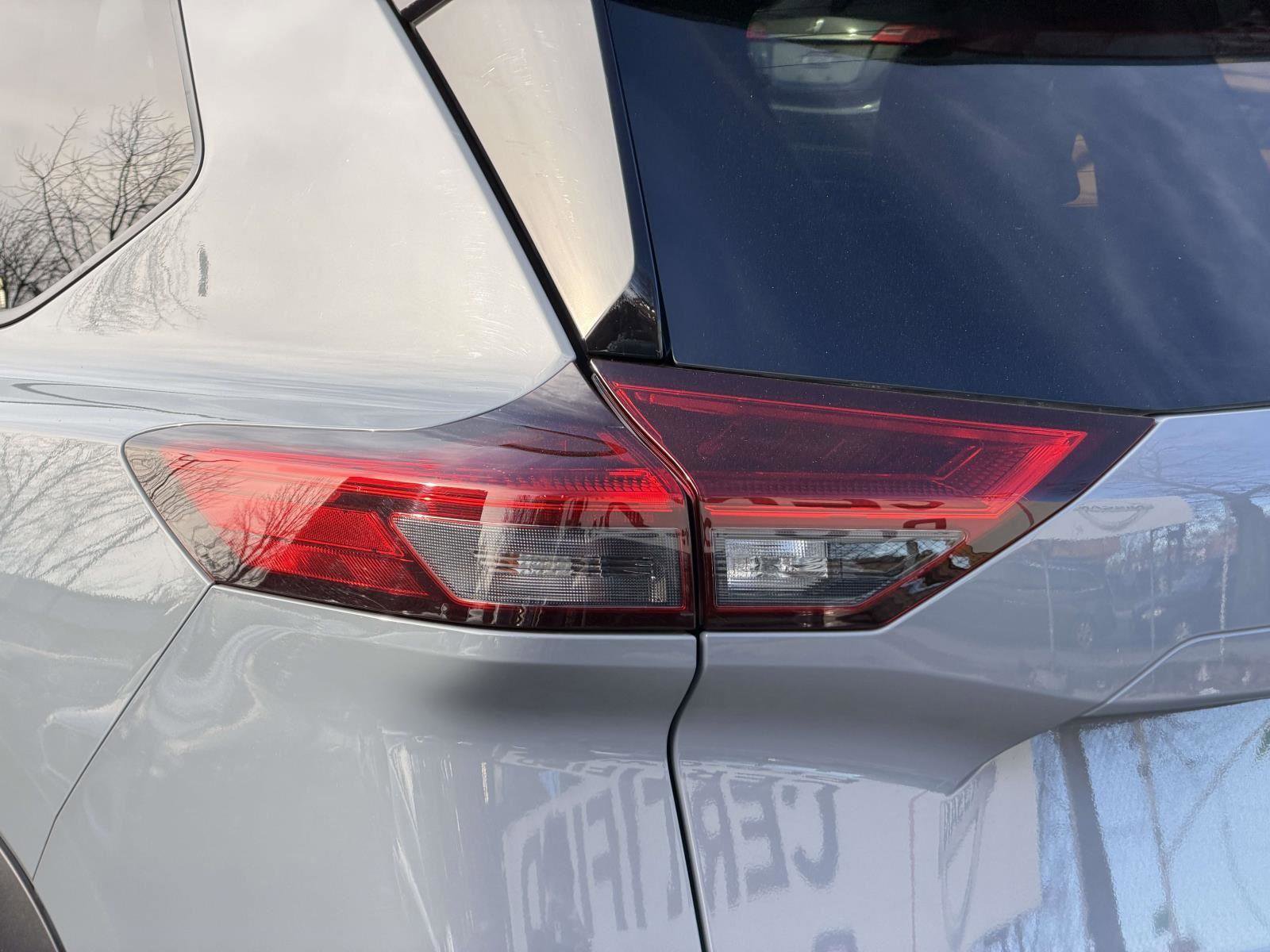 Used 2022 Nissan Rogue Platinum w/ Head-Up Display Package image 12