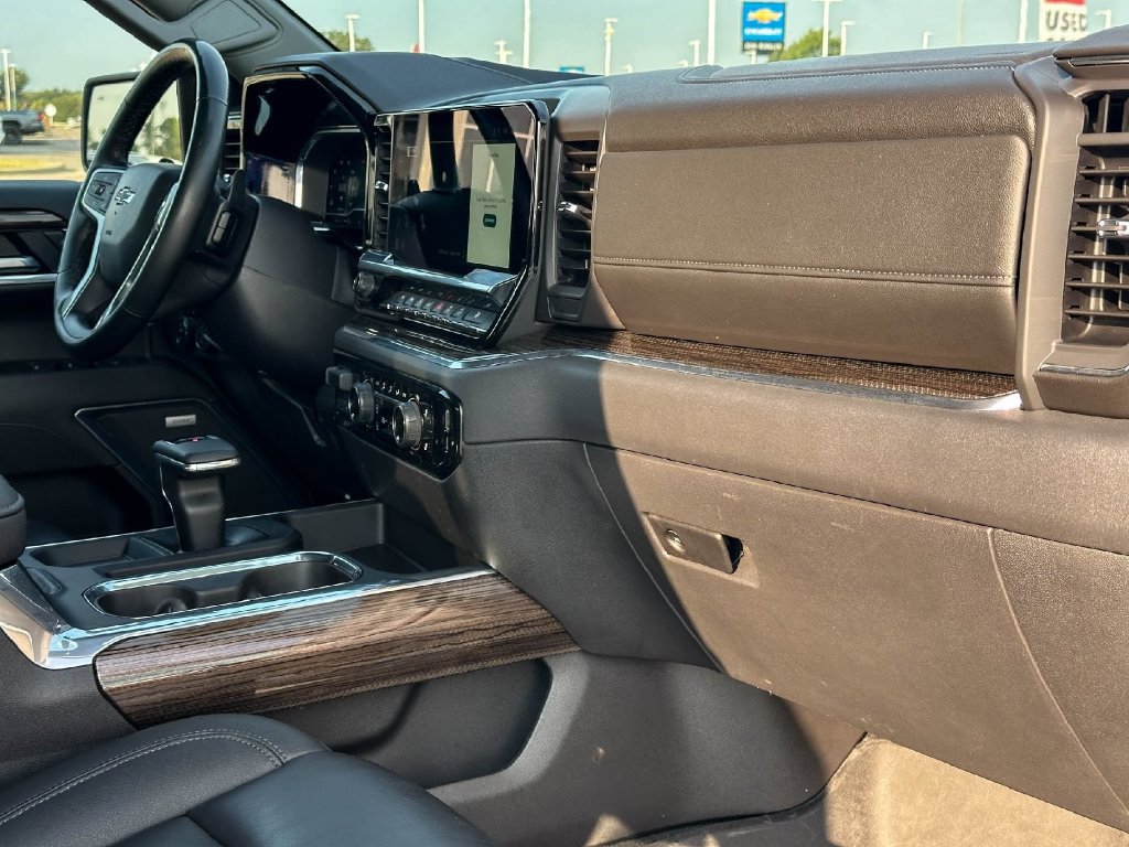 Used 2025 Chevrolet Silverado 1500 LT Trail Boss w/ LT Trail Boss Premium Package AWD/4WD image 21