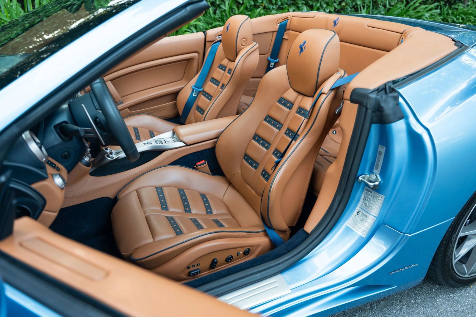 Used 2010 Ferrari California RWD image 10