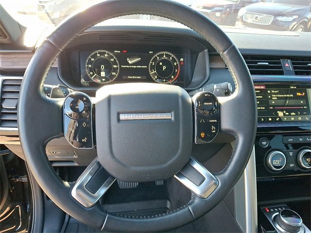 Used 2020 Land Rover Discovery HSE image 16