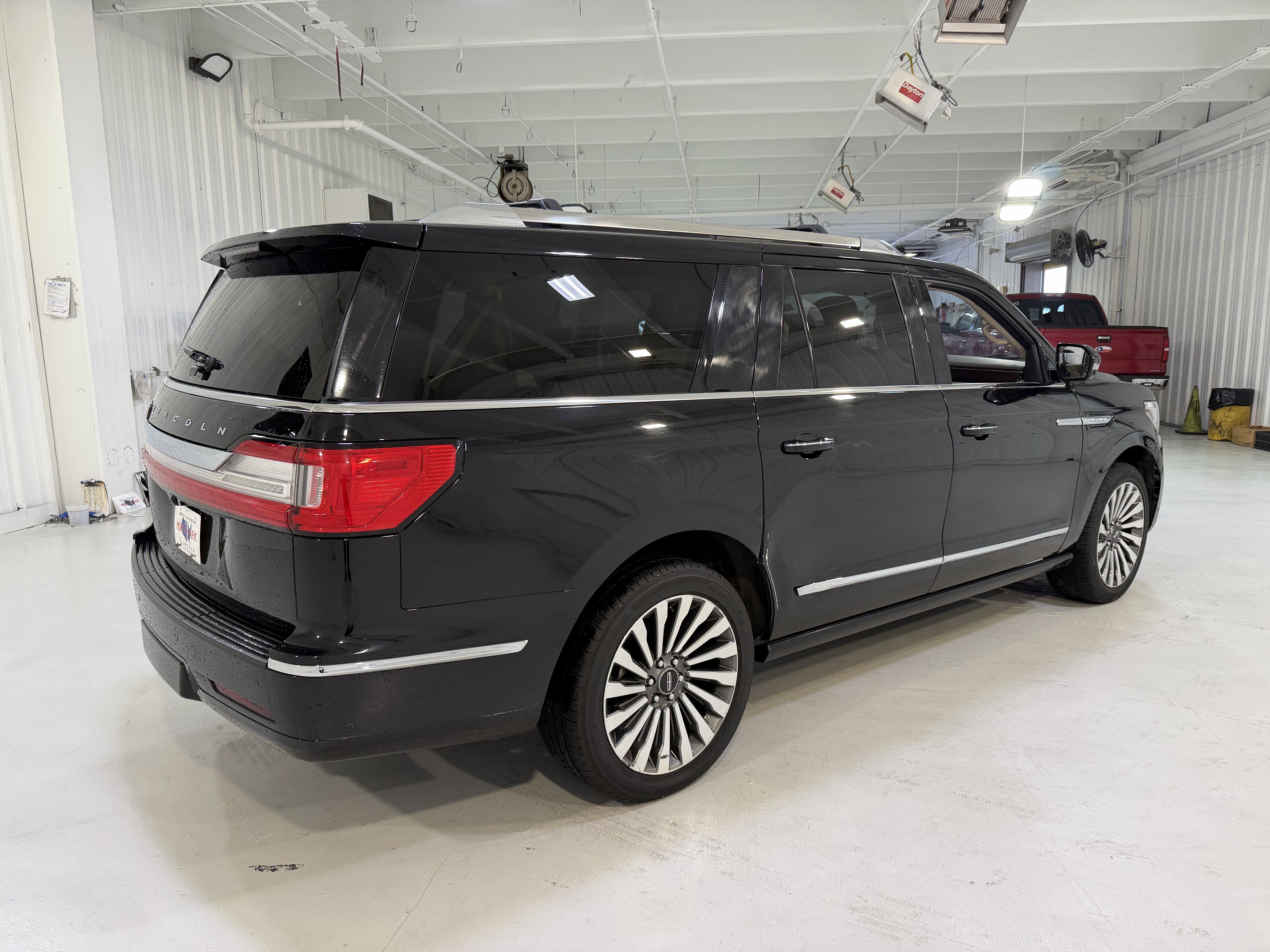 Used 2020 Lincoln Navigator L Reserve w/ Luxury Package RWD image 6