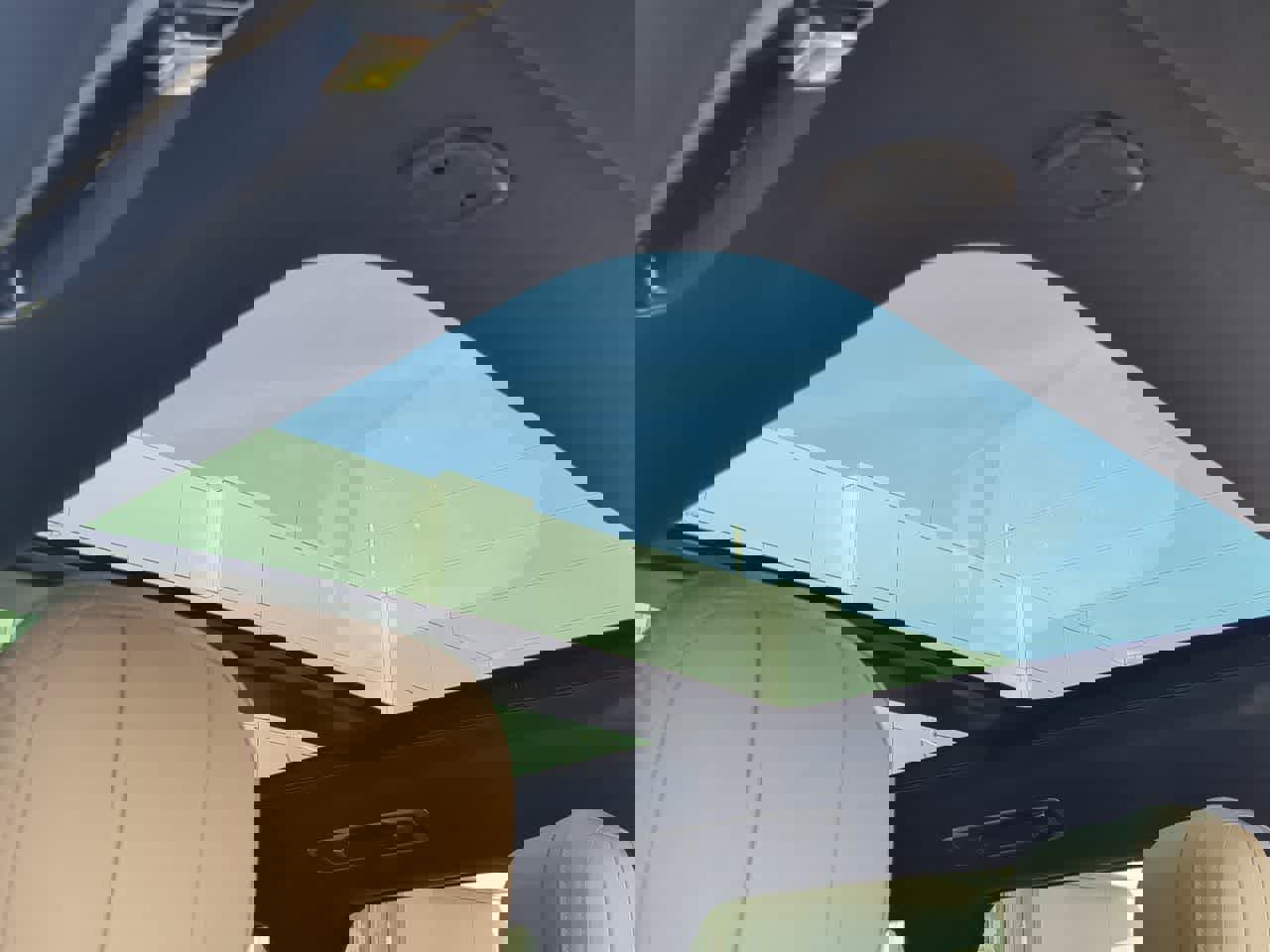 Used 2025 Land Rover Range Rover Sport SE image 18