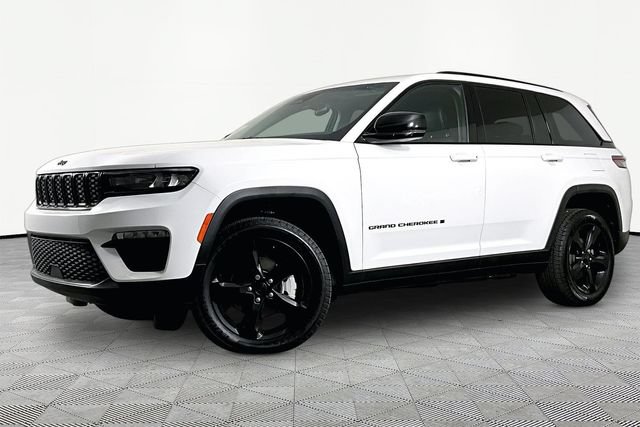 Used 2023 Jeep Grand Cherokee Limited w/ Black Appearance Package AWD/4WD image 1