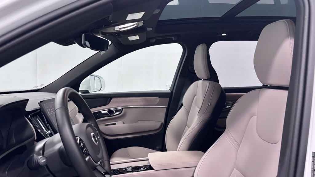 Certified 2026 Volvo XC90 B6 Plus AWD/4WD image 12