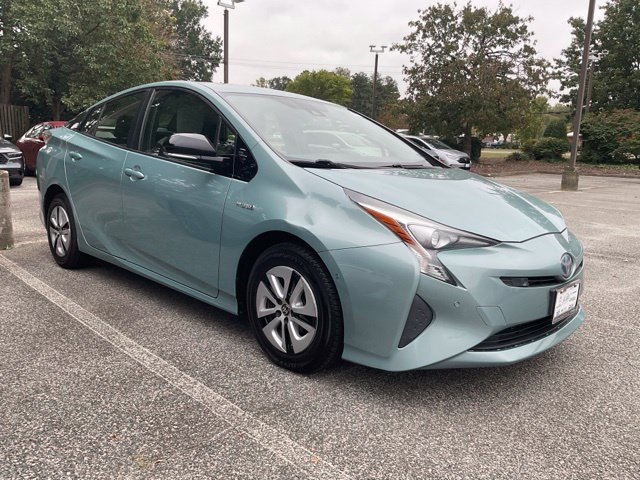 Used 2018 Toyota Prius Two w/ Prius Two Safety Plus Package FWD image 2