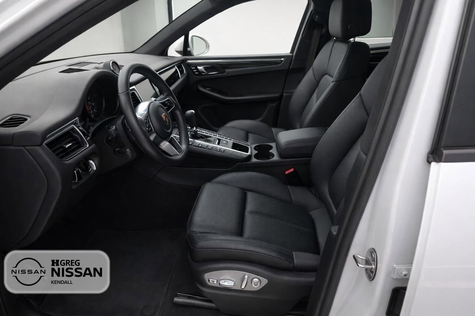 Used 2017 Porsche Macan AWD/4WD image 6