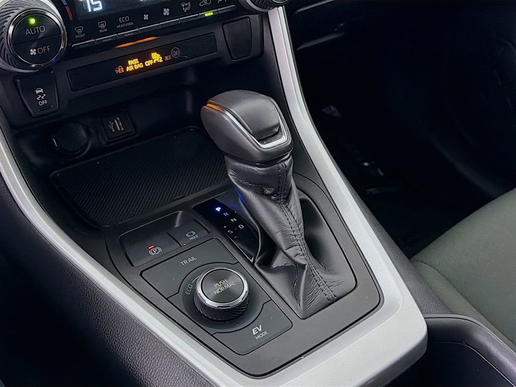 Used 2023 Toyota RAV4 SE image 20