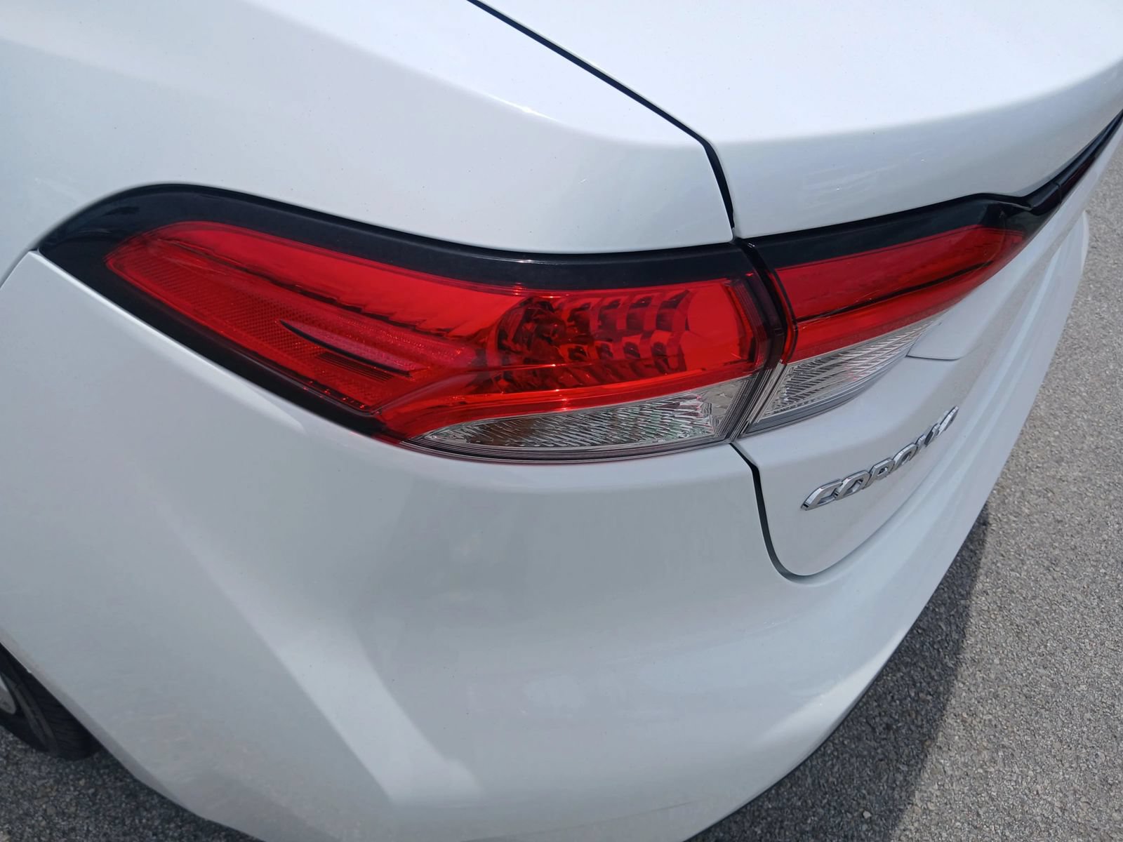 Used 2020 Toyota Corolla LE FWD image 25