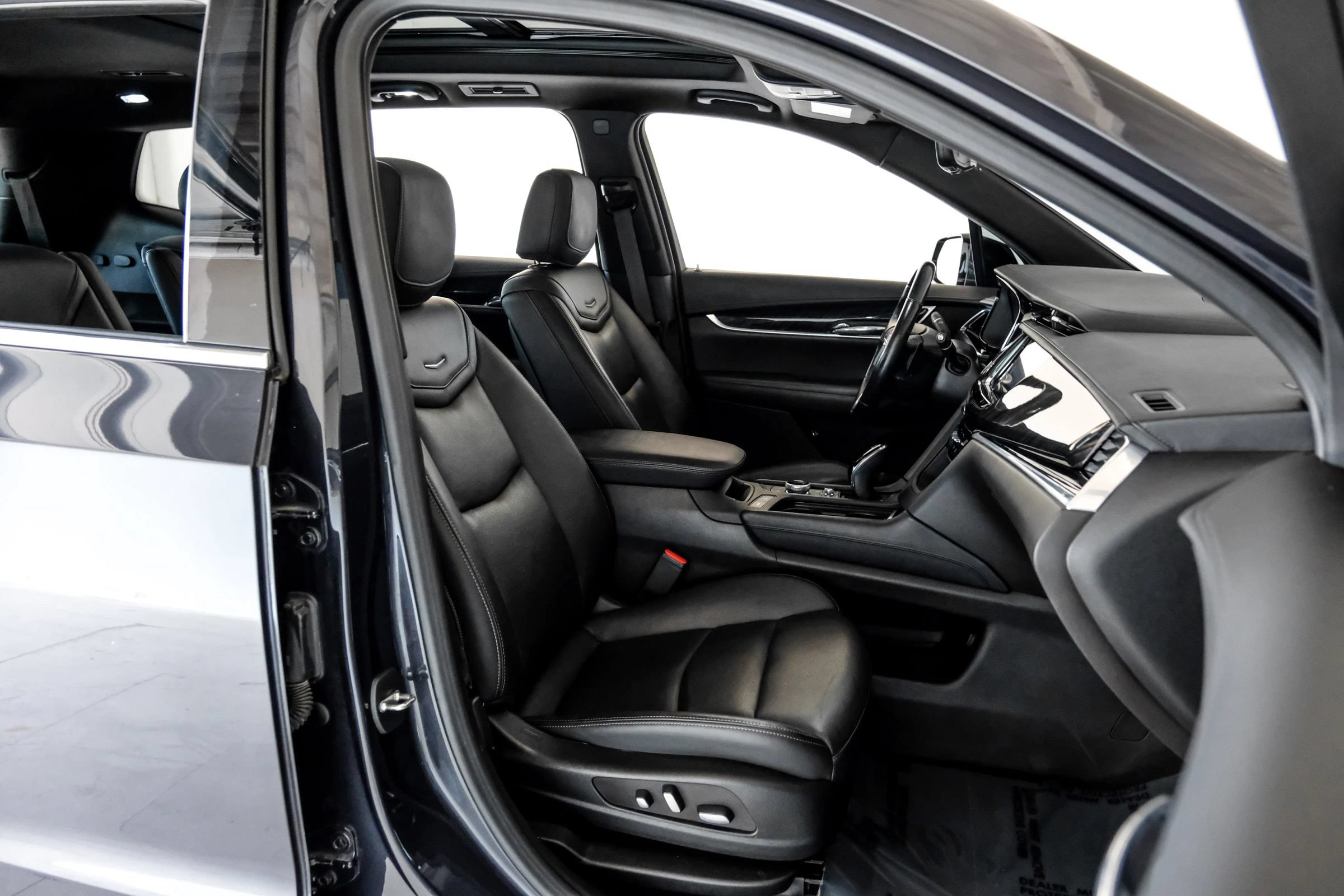 Used 2022 Cadillac XT6 Premium Luxury w/ Technology Package FWD image 27