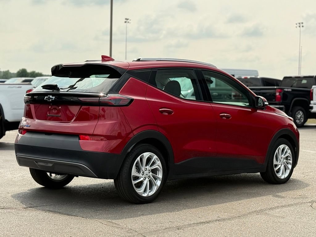 Used 2022 Chevrolet Bolt EUV LT w/ Comfort Package FWD image 31