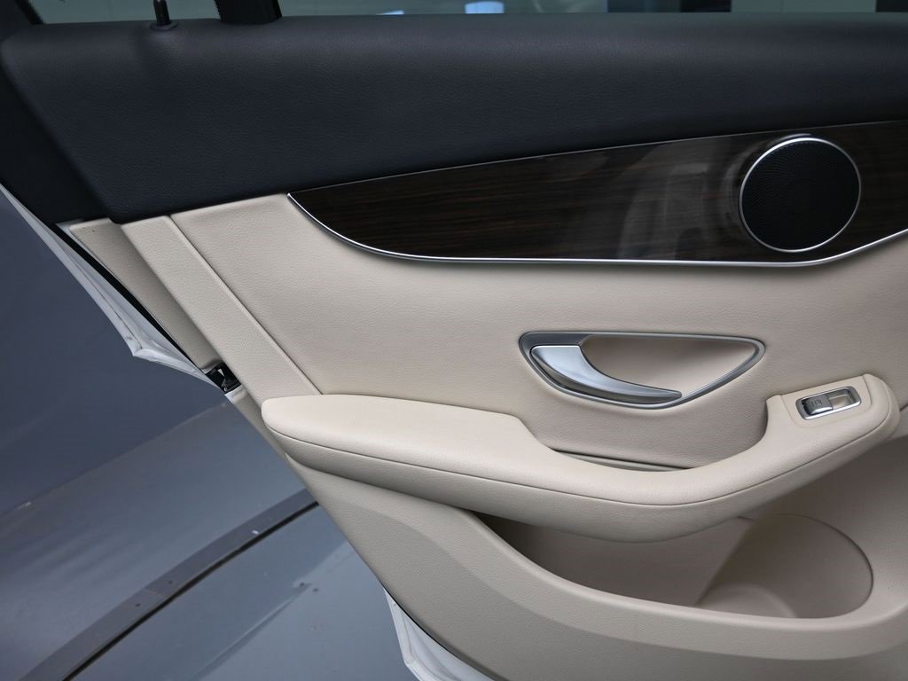 Used 2022 Mercedes-Benz GLC 300 w/ Premium Package Lite image 22