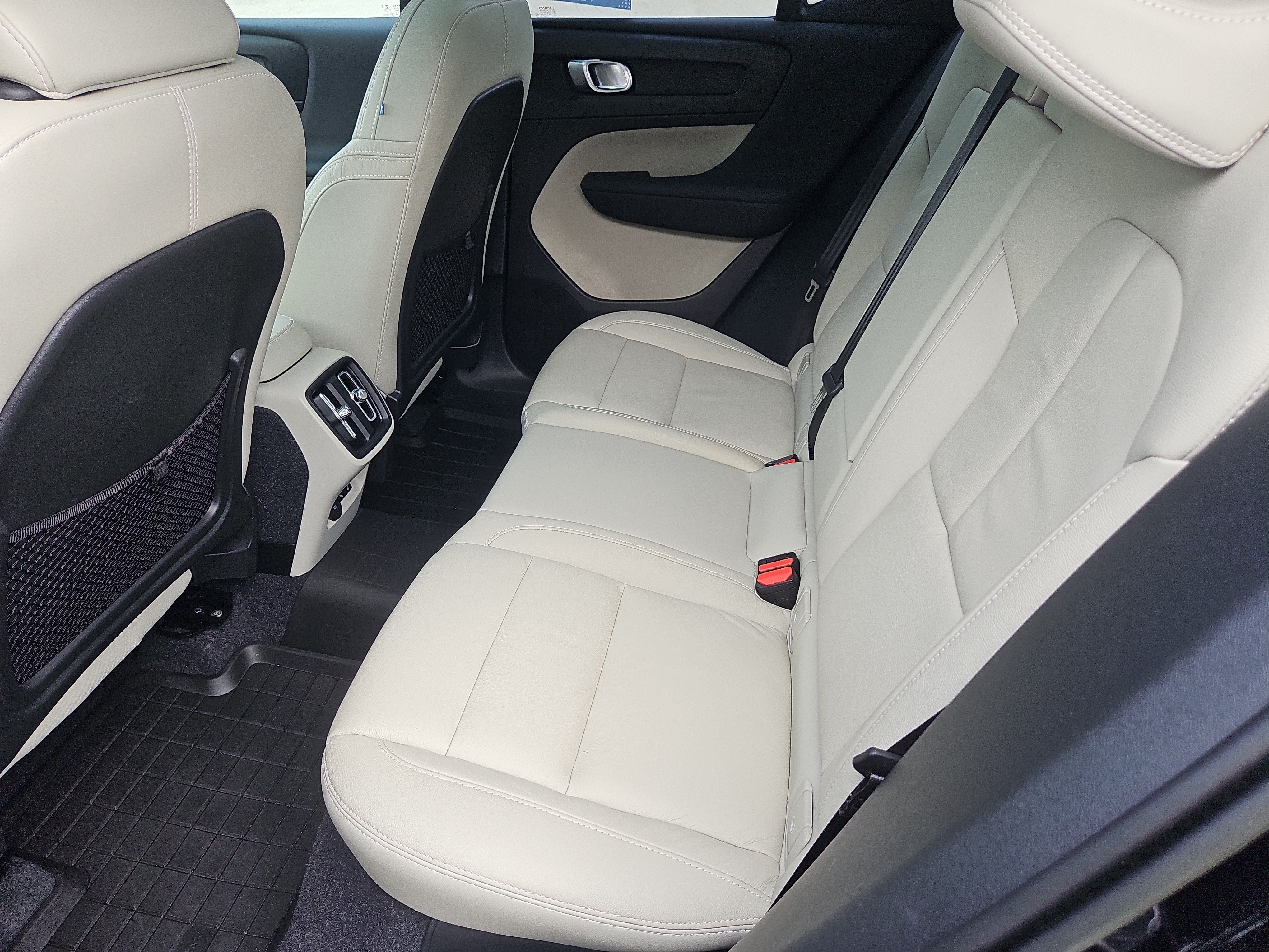 Used 2023 Volvo XC40 B5 Ultimate w/ Protection Package Premier AWD/4WD image 34