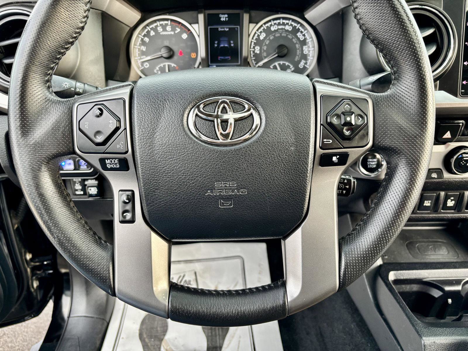 Used 2017 Toyota Tacoma Limited w/ Tow Package image 31